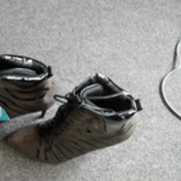 Shoes - Picture 3 of 3